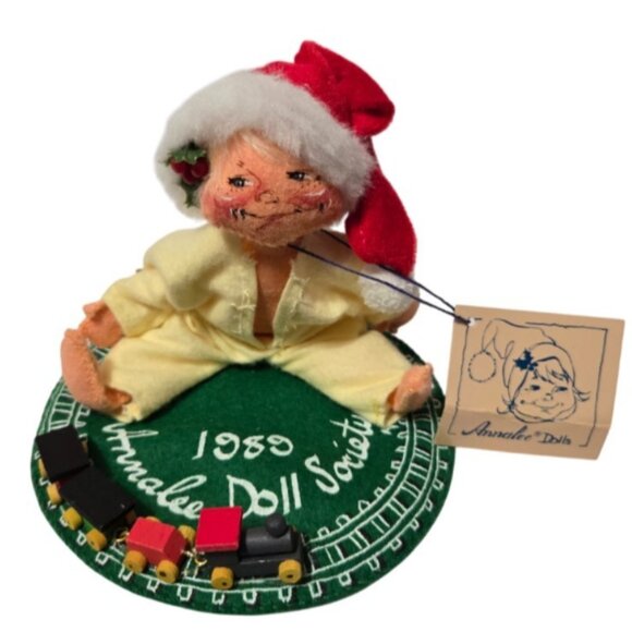 Annalee Doll Society 1989 Kid In Pajamas W/Santa Hat Wooden Train & Bear W/Tag - Picture 4 of 11